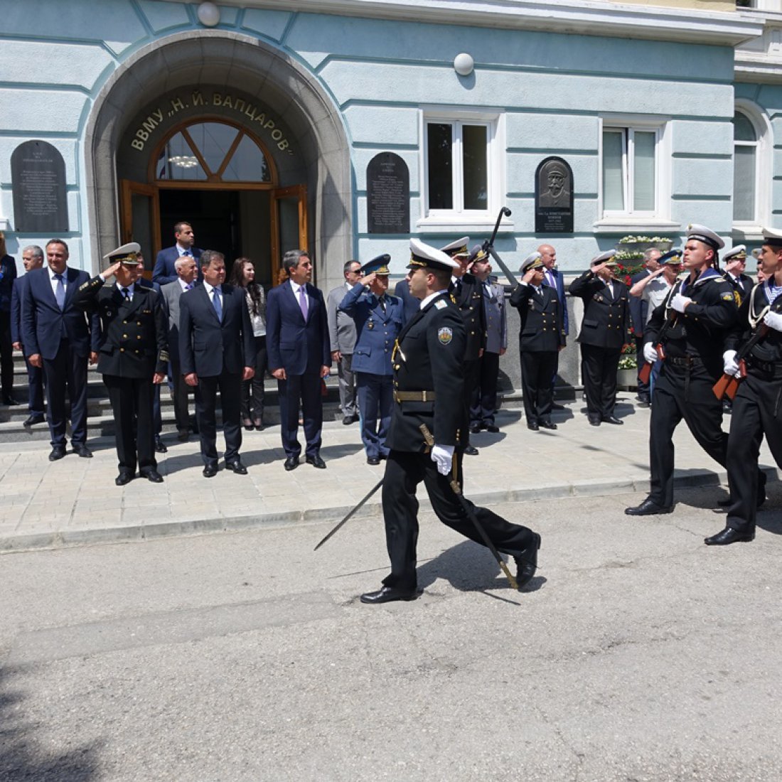 Тържествено посрещане на президента на Република България във ВВМУ „Н. Й. Вапцаров“