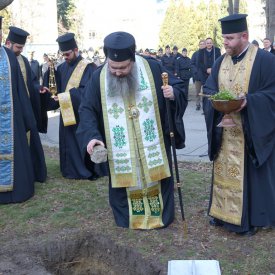 Първа копка на храм „Св. Николай“